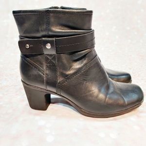 Earth Origins Leather Mcallen Ankle Bootie Size 6M